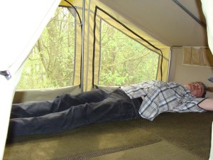 Twee persoons bed in de Mini Camp
