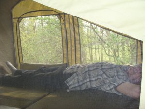 Twee persoons bed in de Mini Camp