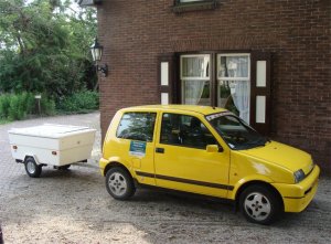 Mini Camp behind a Fiat Cinquecento