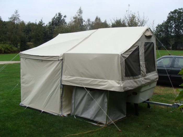 Mini Camp met extra scheerlijnen
						ivm windkracht 7